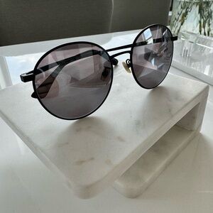 YSL Woman’s sunglasses with case